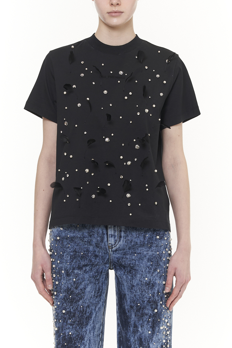 T-SHIRT CON RICAMO CRISTALLI E PIUME ALL-OVER